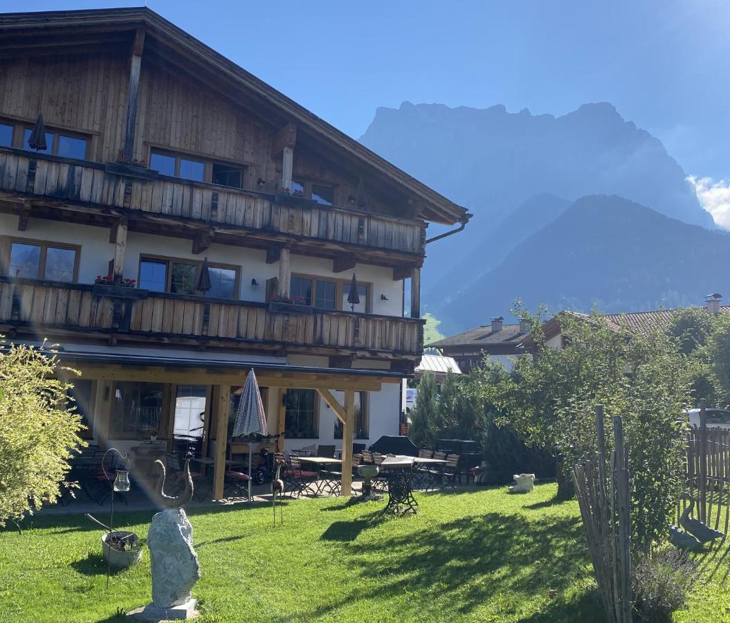 Hotel Zum Urviech -Erwachsenenhotel- (Adults Only) Ehrwald Zewnętrze zdjęcie