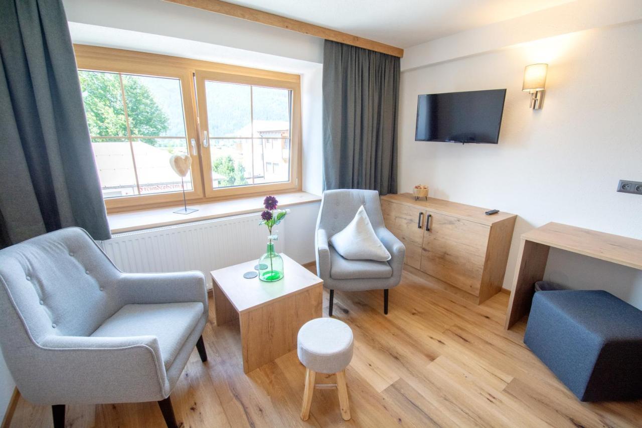Hotel Zum Urviech -Erwachsenenhotel- (Adults Only) Ehrwald Zewnętrze zdjęcie